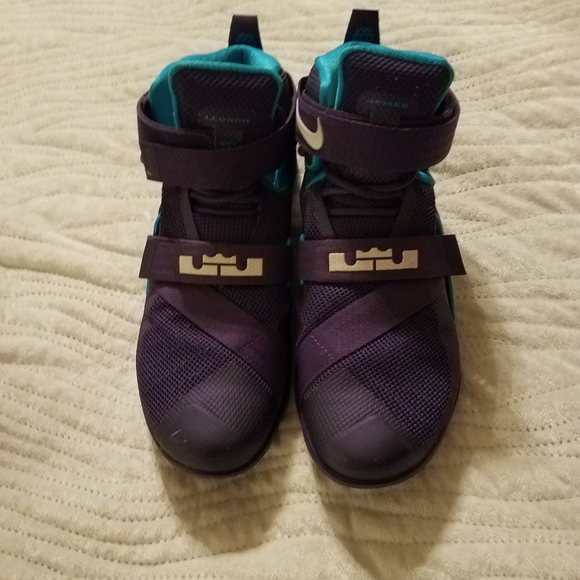 Purple Nike LeBron Soldier IX - Picture 2 of 5